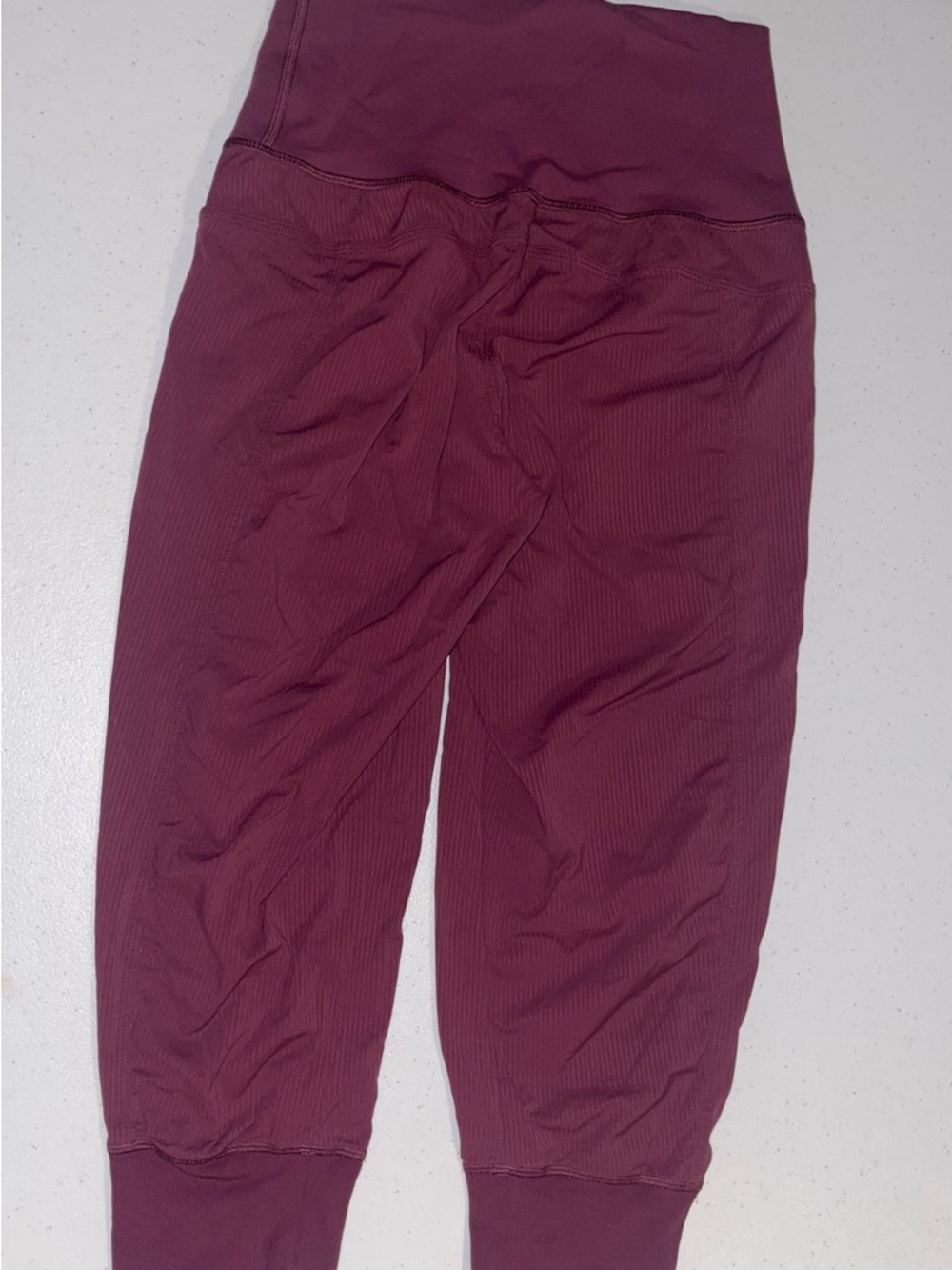 Women Lululemon cropped jogger pants